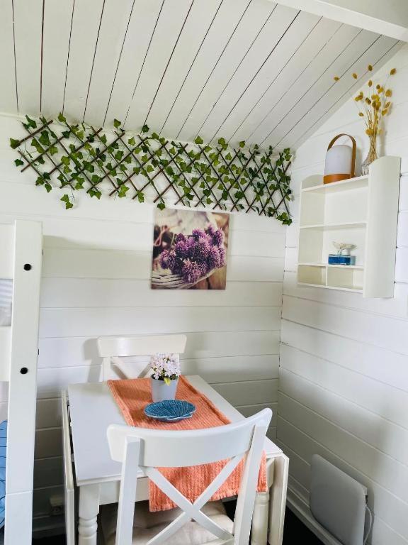 Nice Apartment With1 Bedroom Separate Living Room With A Sofa Bed And A Tiny Kitchen A Bathroom Located In Nordstrand Near By The Sea For 3 Guests With A Garden And Grill 5 Extra Guests With Extra Cost In The Cabin With Sea View Just Outside The Apar Осло Екстер'єр фото